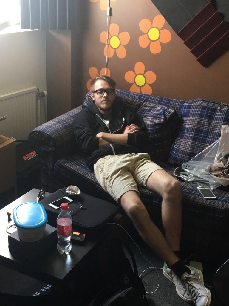 A tired Oscar lying on a couch. Clicking on the image opens it in full size.